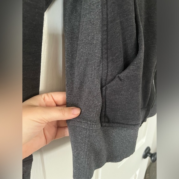 Two tone grey lulu lemon scuba sweater - Picture 5 of 7